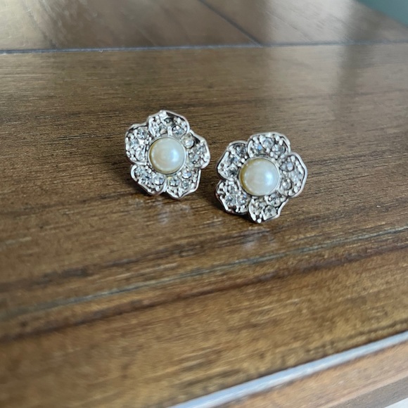 Silver & Pearl Floral Stud Earrings - Picture 2 of 6